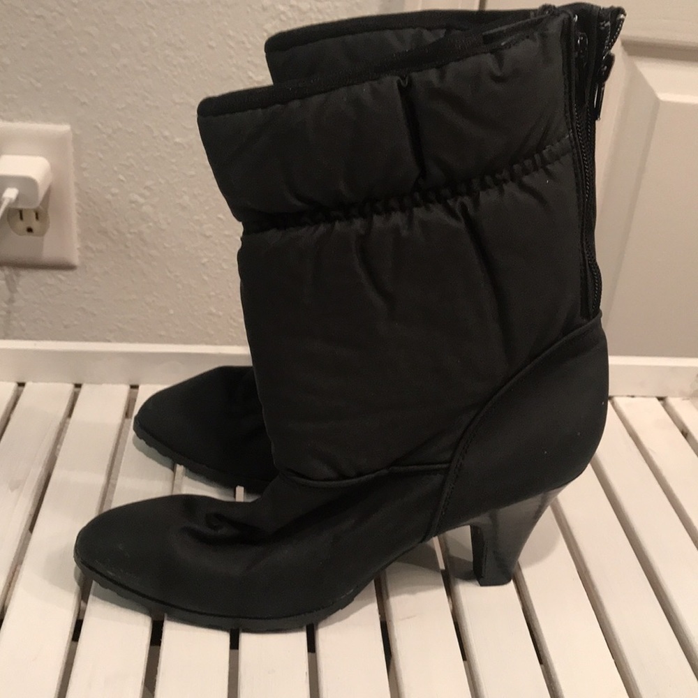 Maria Gabriella brand size 6.5M black boots w/ zipper in back - Picture 3 of 7